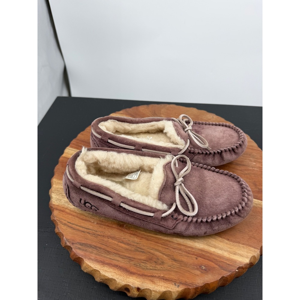 UGG Dakota Moccasin Slipper Women Size 6 Mauve Suede Sheepskin Lined 5612